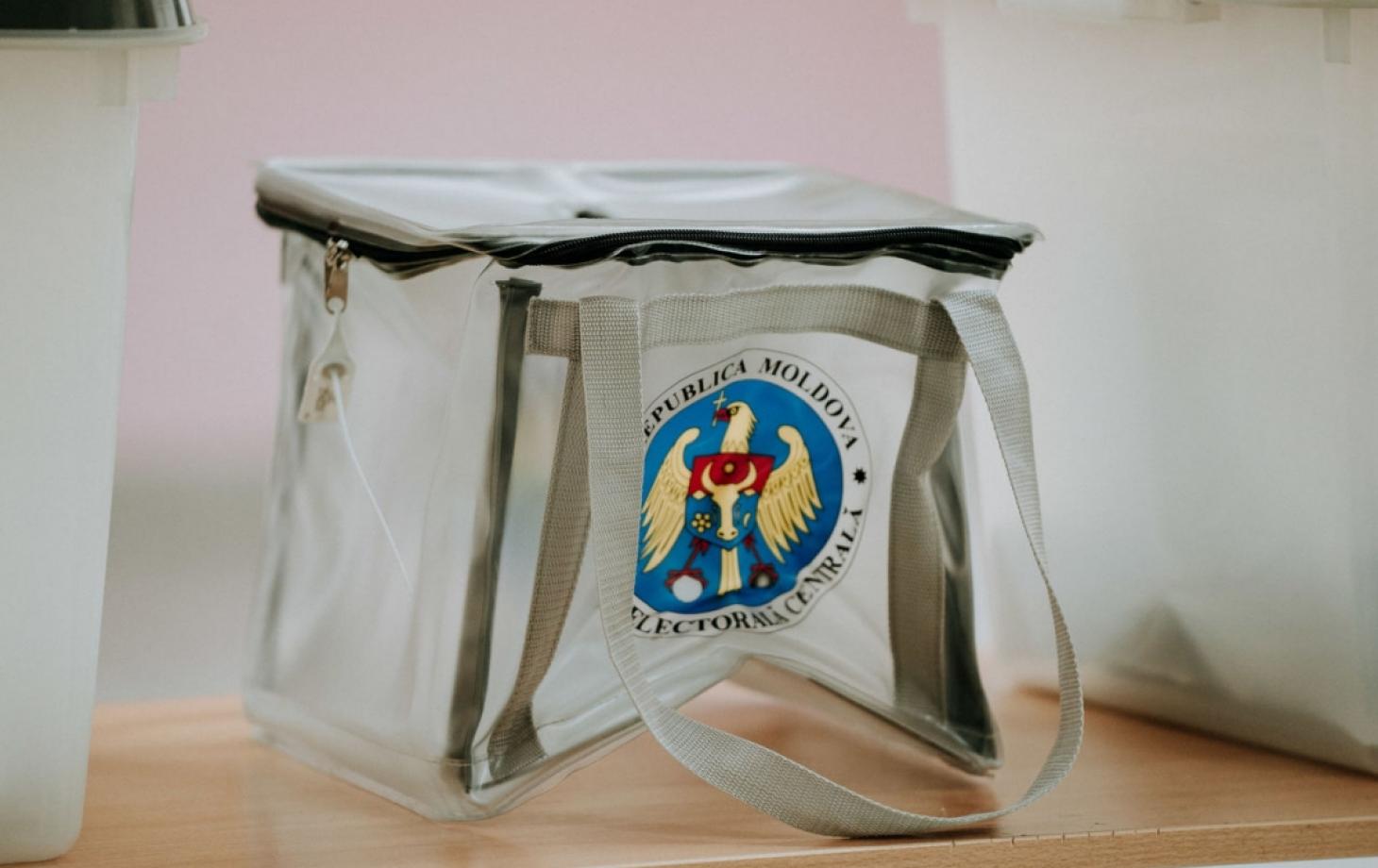 cum_poti_vota_cu_urna_mobila_2024_cover_esp