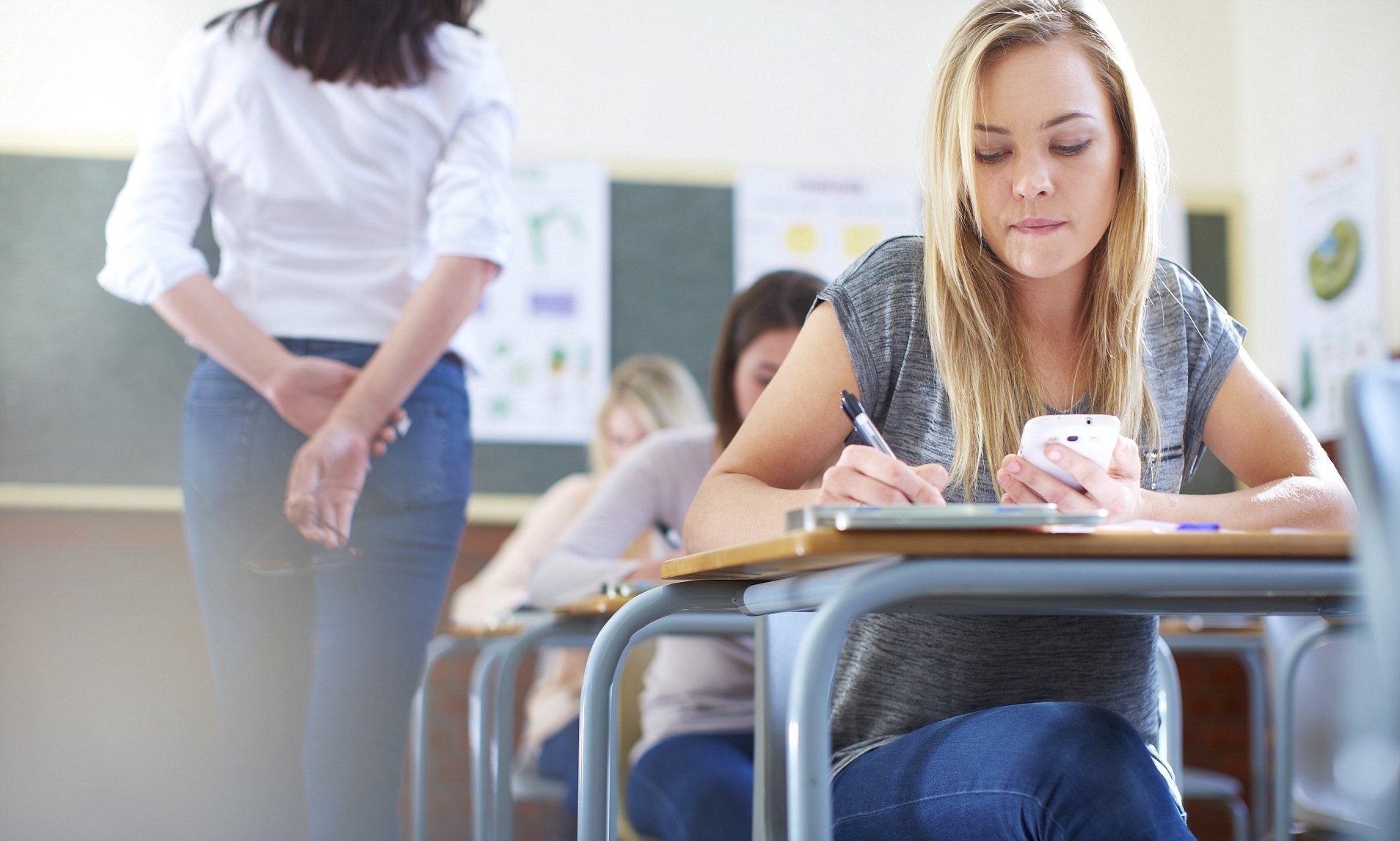 438E595D00000578-0-image-a-58_1503673434379