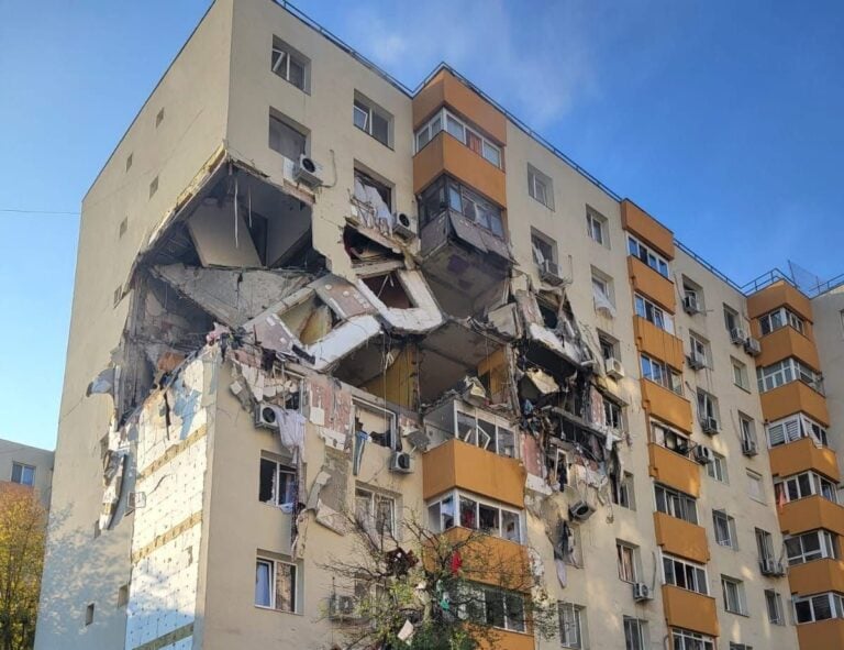 explozie-bloc-bucuresti-768x591