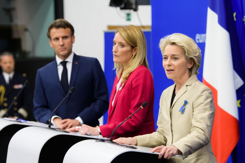 roberta_metsola_ursula_von_der_leyen_emmanuel_macron