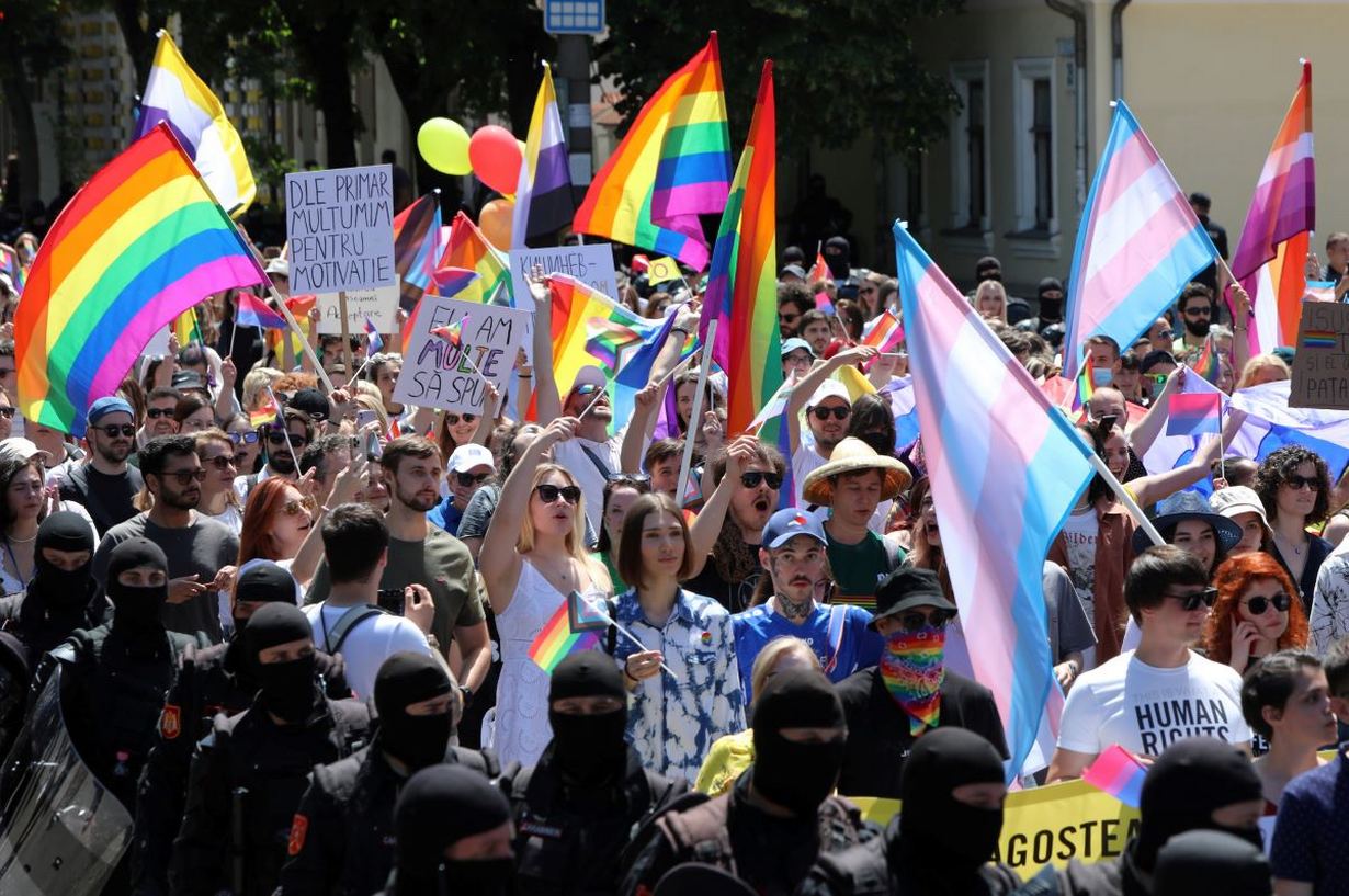 2022-06-19T135106Z_199476473_RC2ZUU9QW5IV_RTRMADP_3_MOLDOVA-LGBTresize