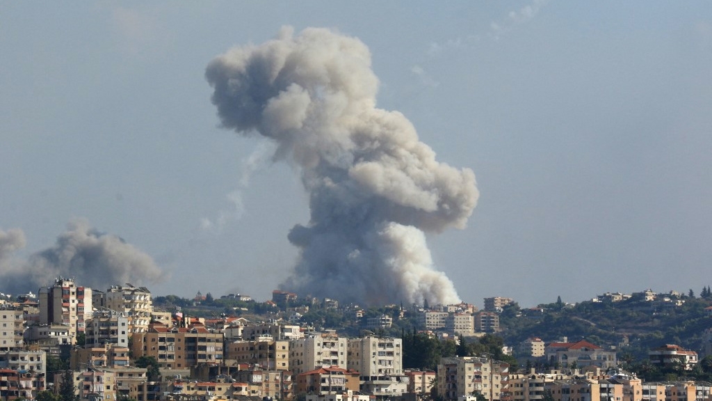 lebanon-smoke-israeli-strike-zaita-september-2024-mahmoud-zayyat-afp