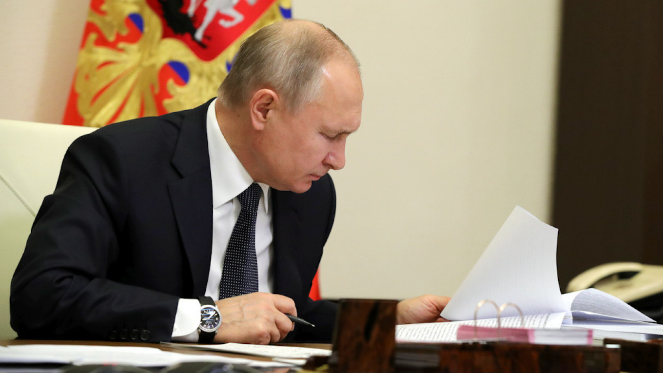 putinsigns