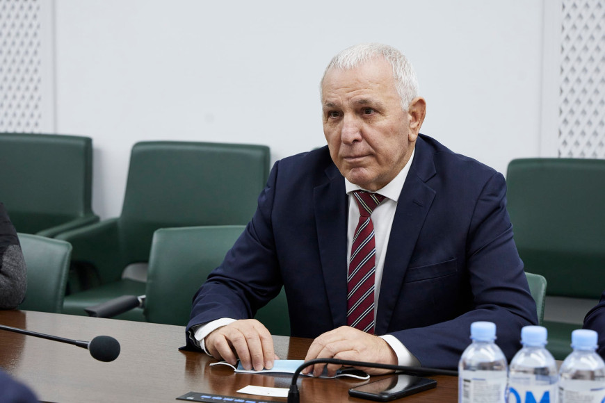 870-6932f55479410_Constantinov_4