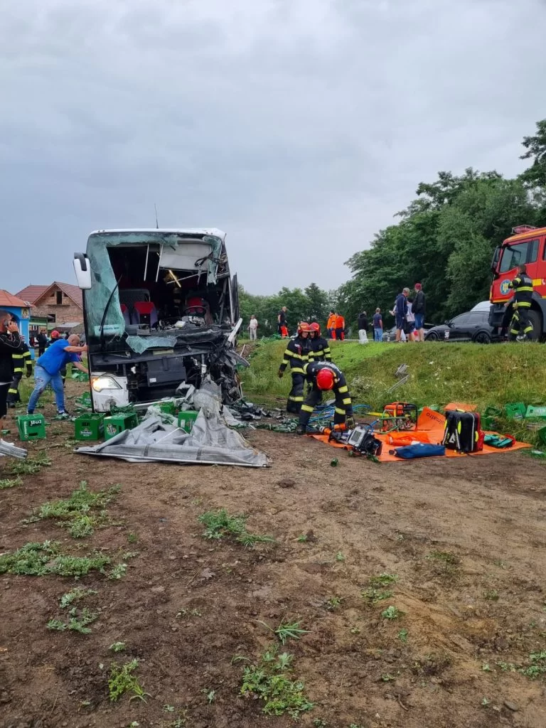 Accident-autocar-DN-1-Sibiu-768x1024