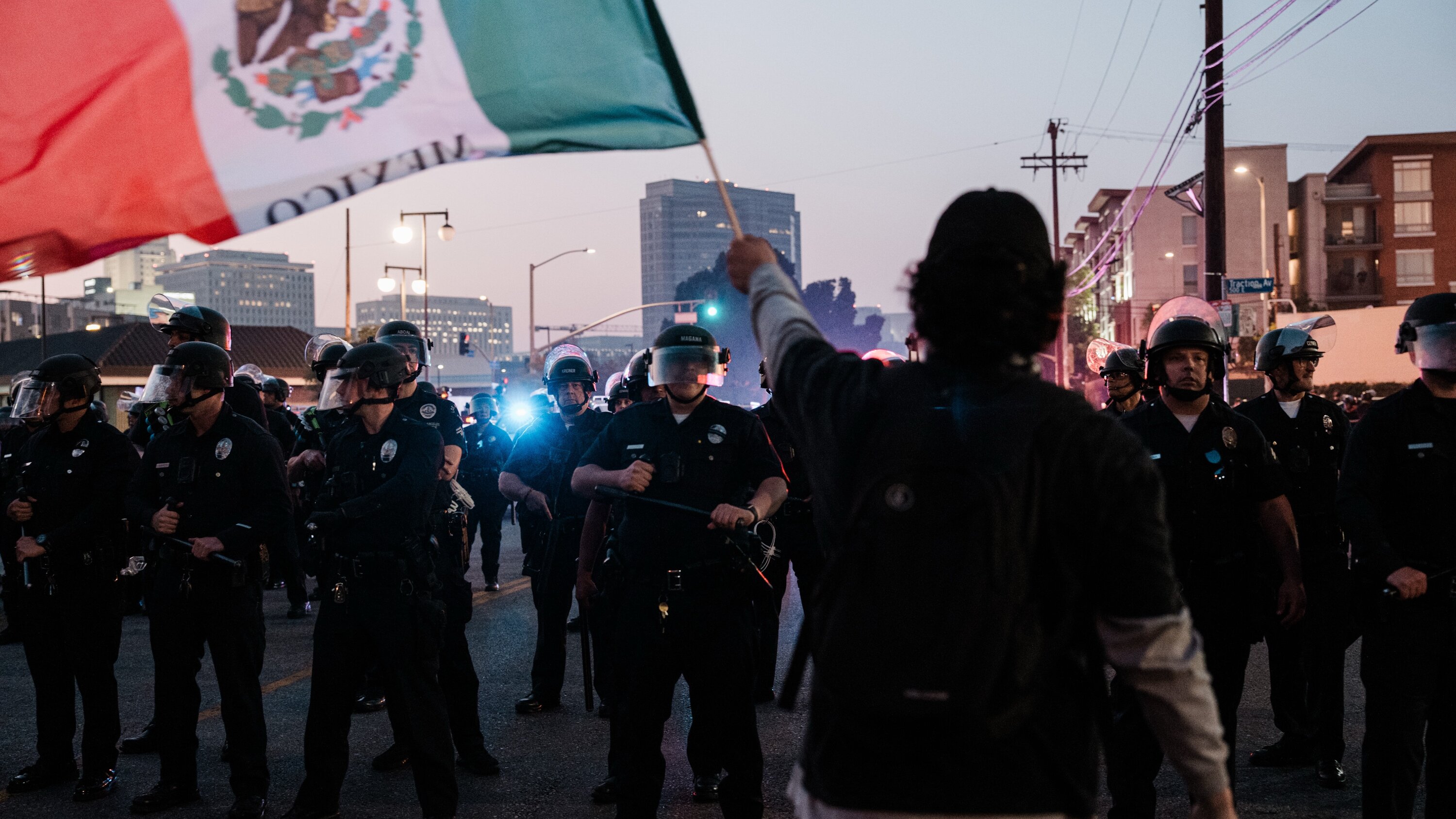 10immigration-protests-pinned-tflv-videoSixteenByNine3000