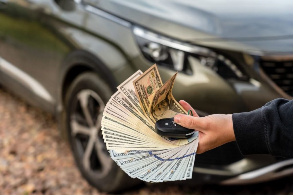 man_popular-title-pawn_car_title_loan-1024x683