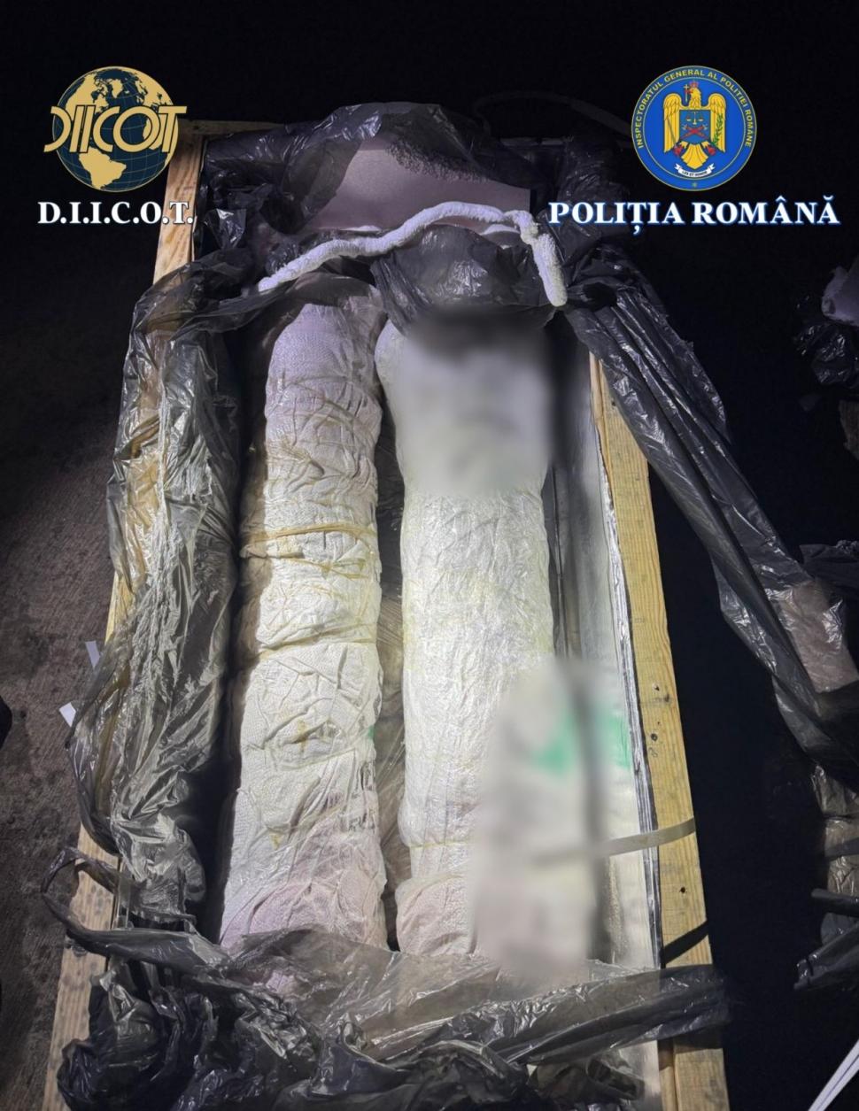 imagini-cu-armamentul-din-camionul-oprit-la-vama-albita-diicot-munitia-declarata-in-acte-ca-fier-vechi-urma-sa-ajunga-in-israel-1025315