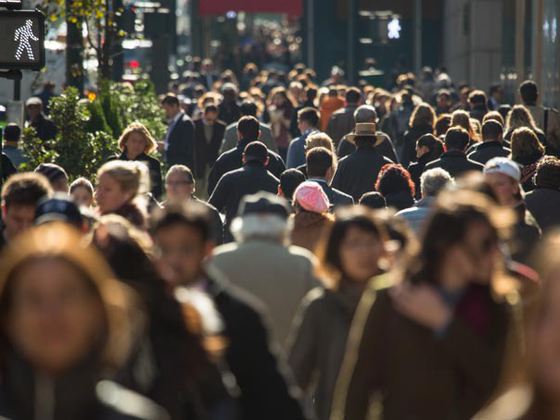 oameni-strada-publimedia-shutterstock