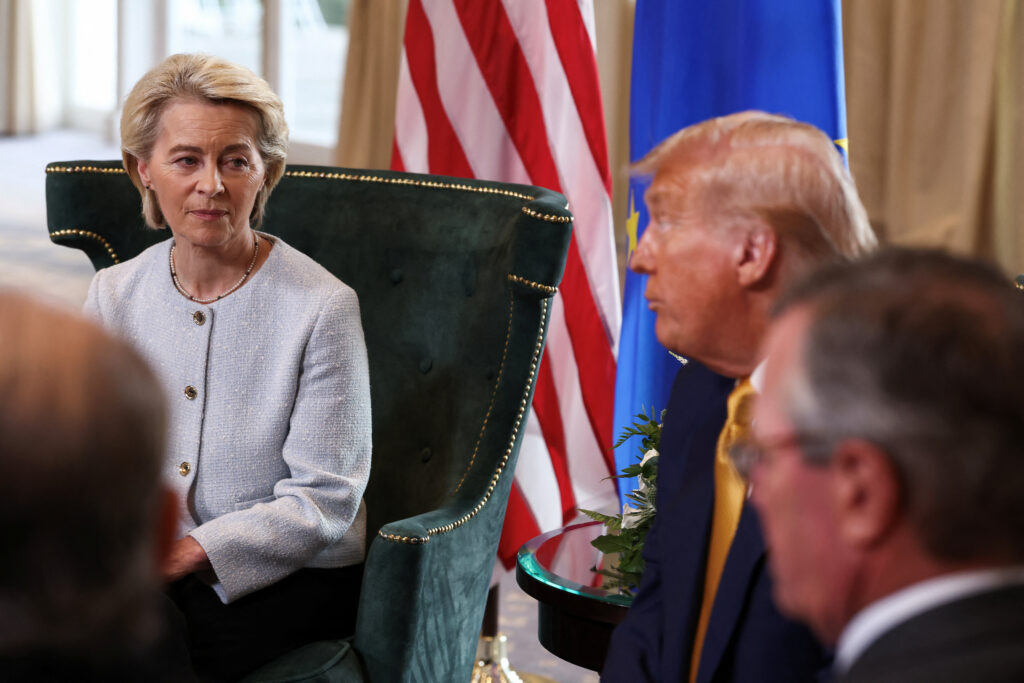 2025-07-27T182255Z_522237032_RC26VFADK6Z4_RTRMADP_3_USA-TRUMP-BRITAIN-1024x683