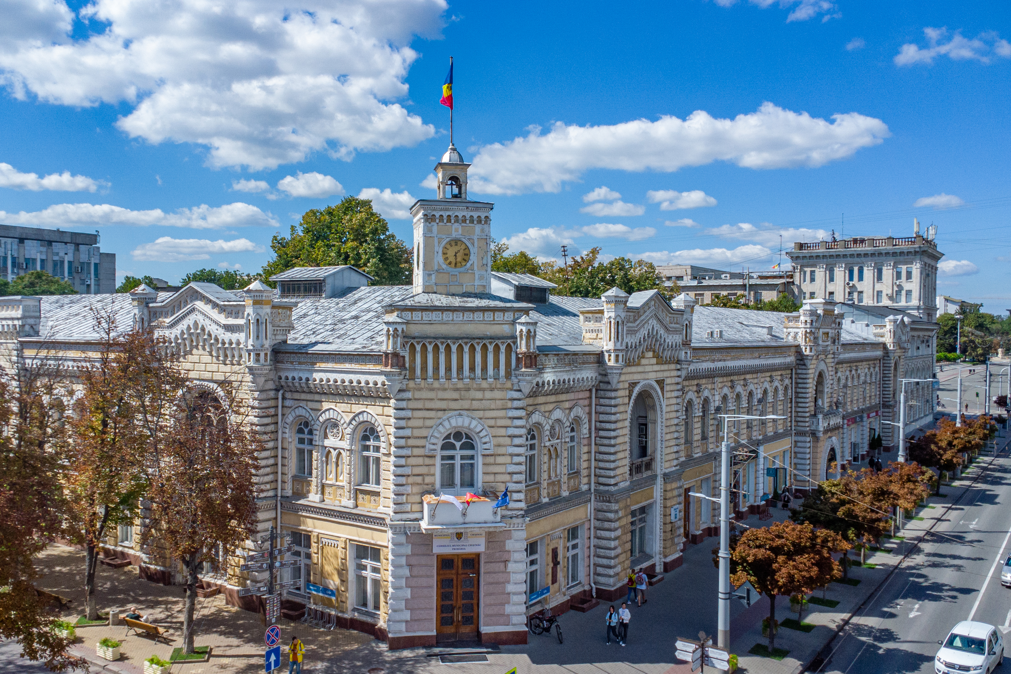 Consiliul_Municipal_Chișinău_(cropped)