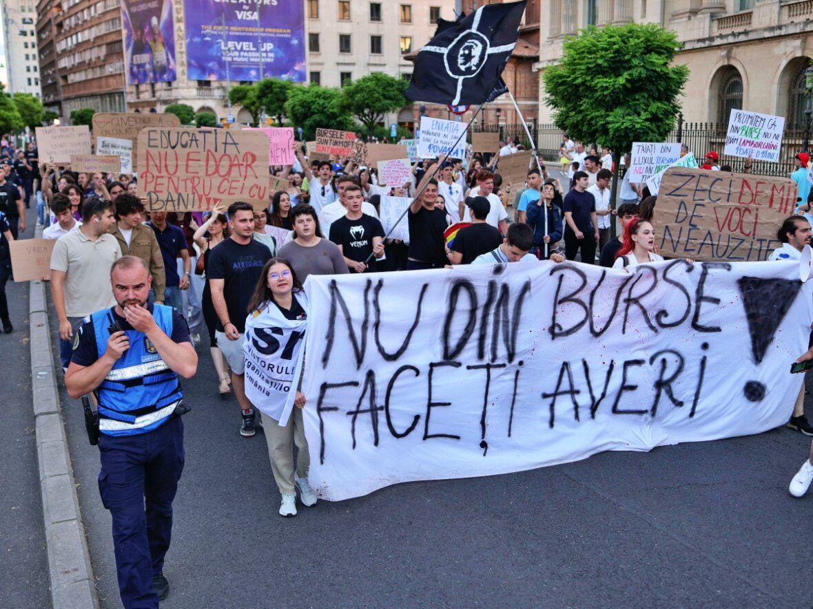 Burse-protest_INQUAM_Photos_Octav_Ganea-1180x885