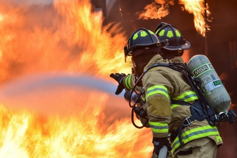 incendiu-spania-pompieri-foc-flacari-768x511