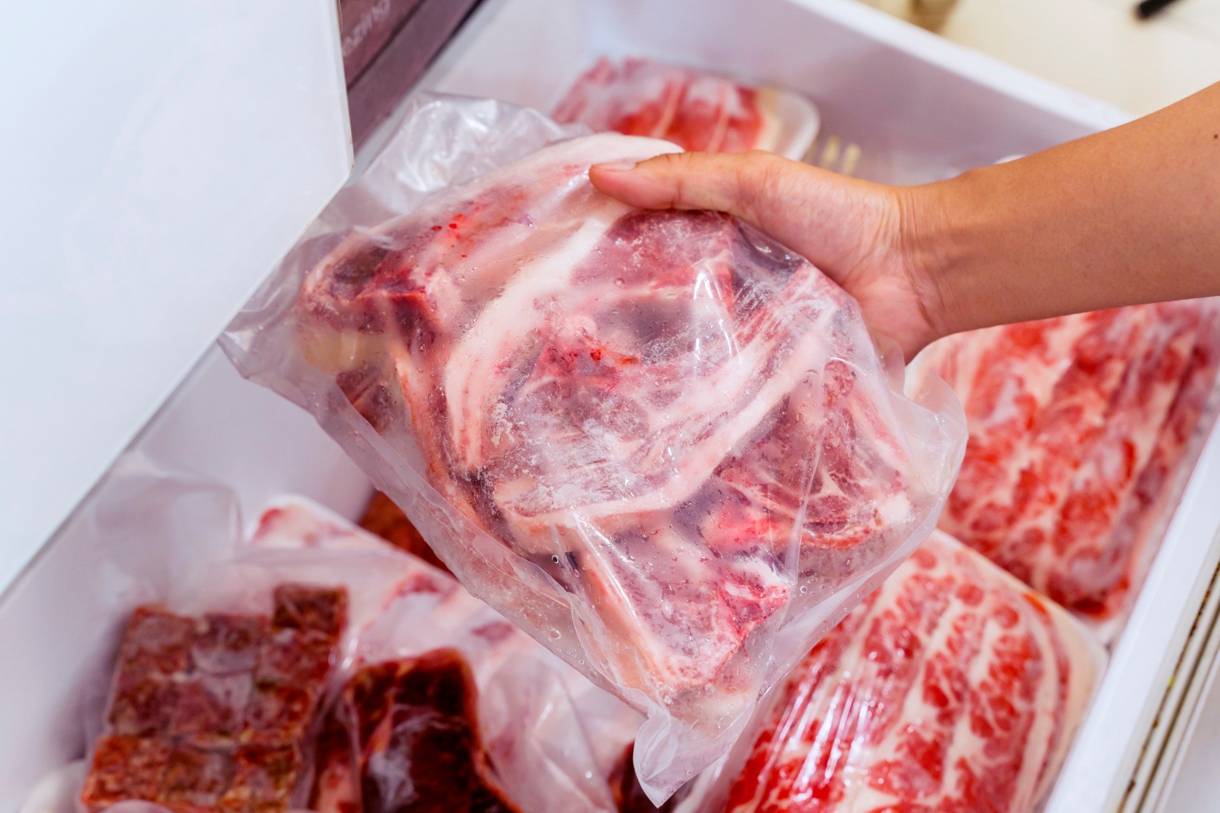 cat-timp-rezista-carnea-de-porc-la-congelator-