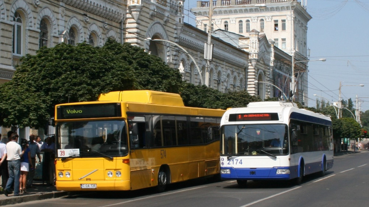schimbari-in-itinerarele-rutelor-municipale-de-transport-public-cum-vor-circula-autobuzele-si-troleibuzele-de-hramul-orasului-chisinau-188299-1665568911