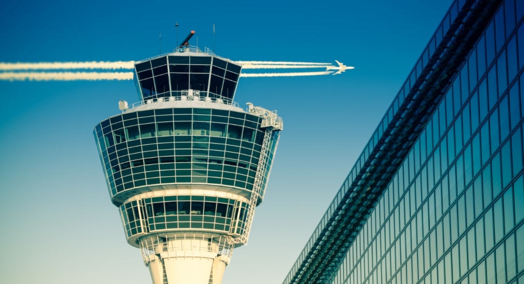 trafic-aerian-avion-aeroport-Dreamstime-Servickuz-1024x555