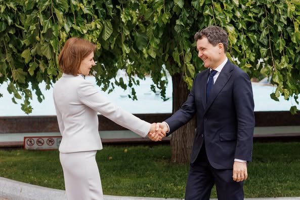 d3ba7f9e-b6e7-4ab2-b1f8-23e0b2d88e3f