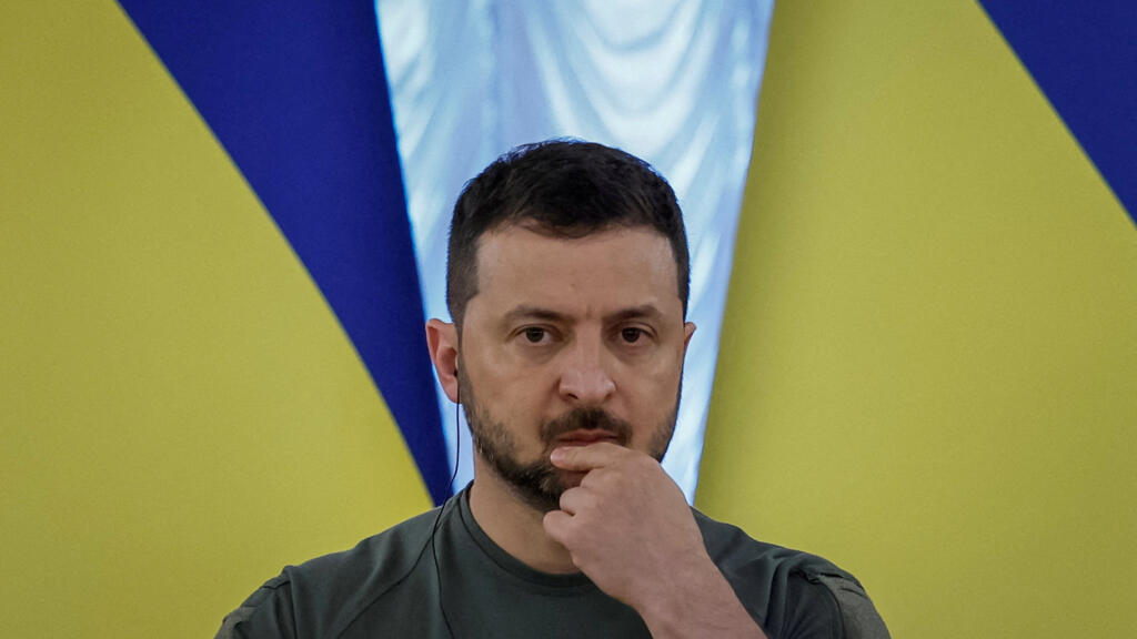 w1024-p16x9-2024-01-28T210541Z_1655677262_RC2BS1ARVQ0I_RTRMADP_3_UKRAINE-CRISIS-ZELENSKIY-INCOME