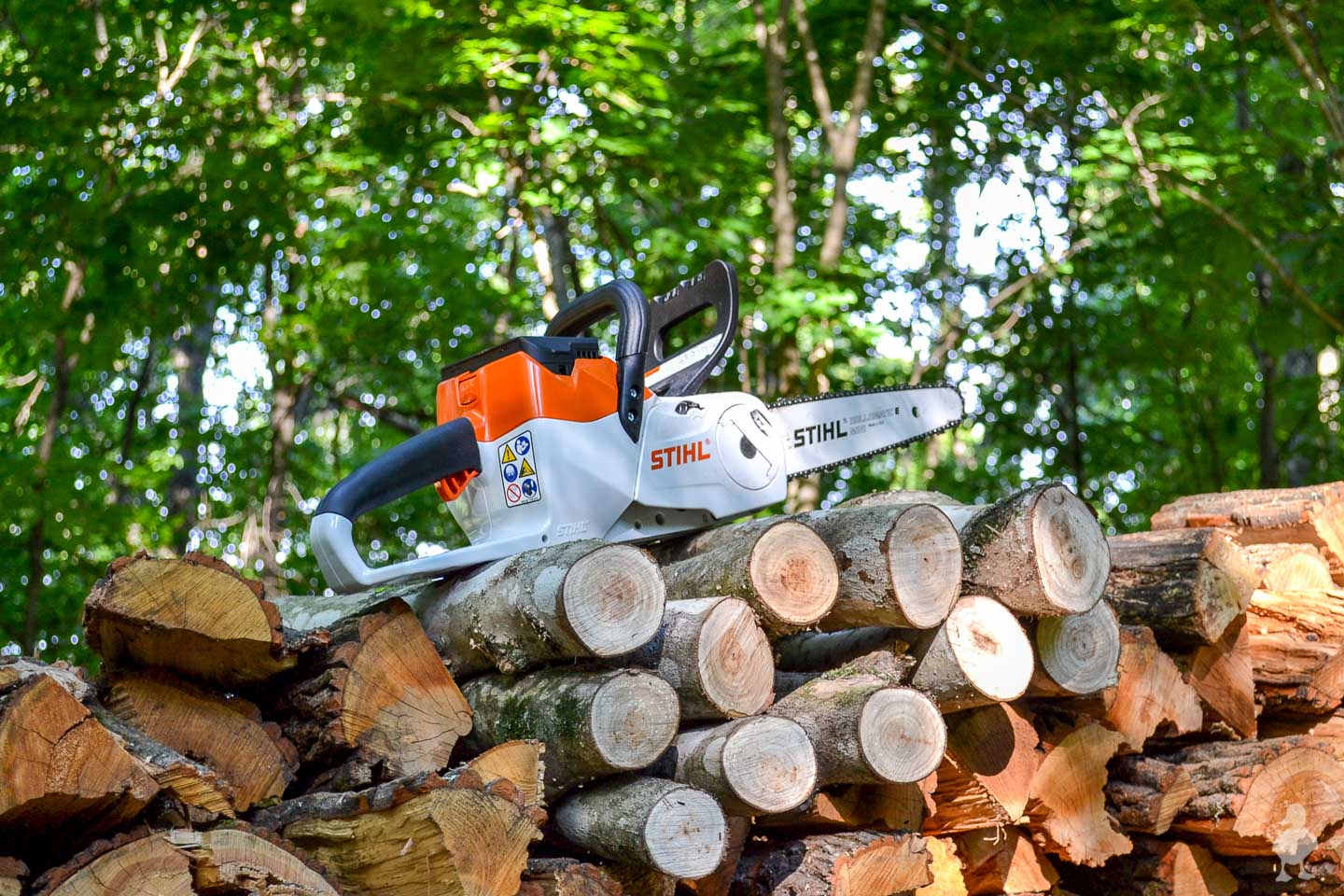 STIHL-chainsaw-on-woodpile-1