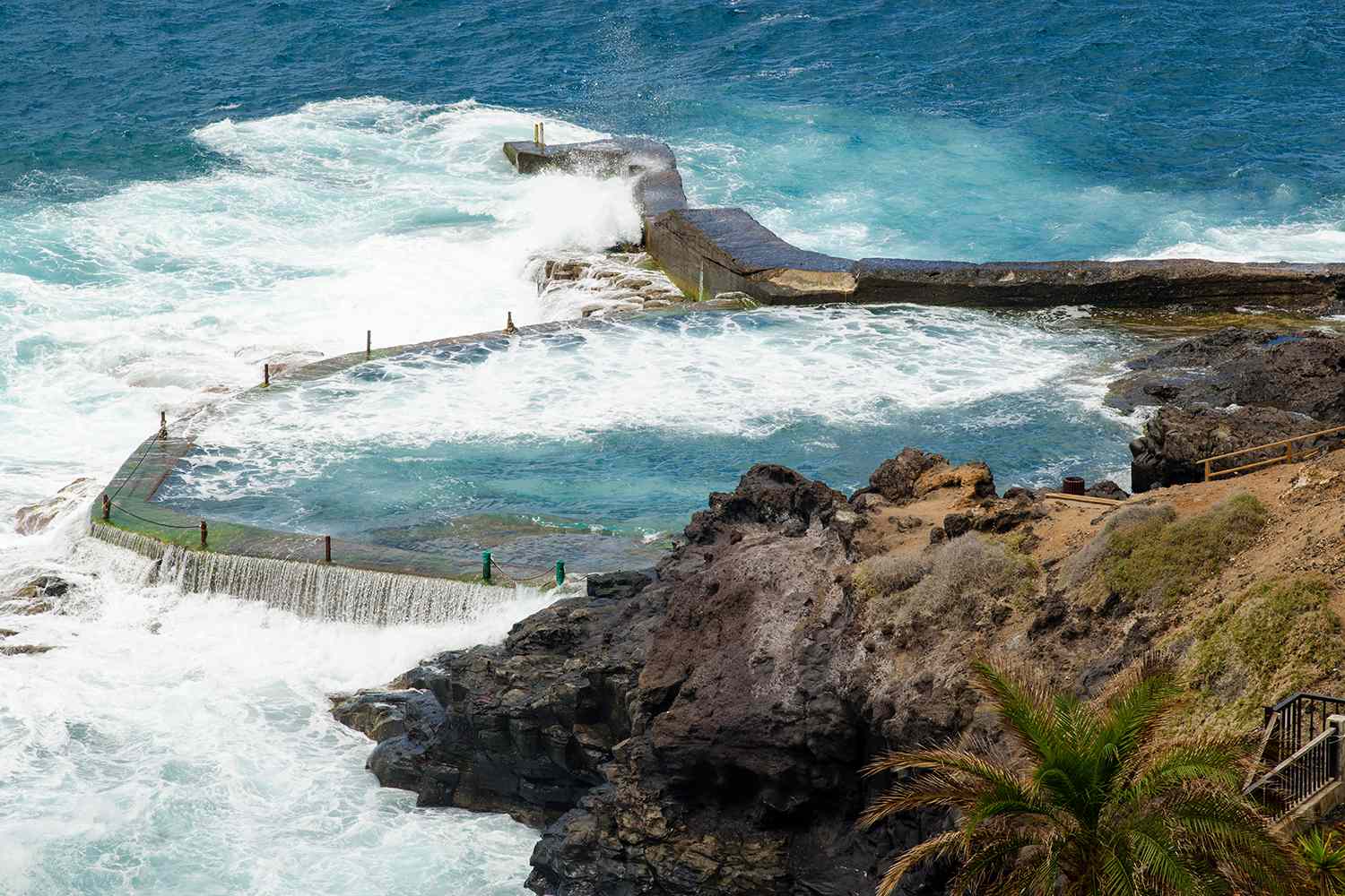 los-titantes-natural-pool-tenerife-120825-108ec7cfe3f3462e93386833e93c5a1c