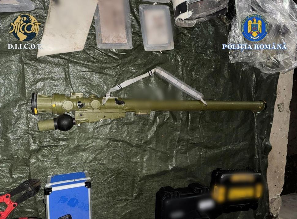 imagini-cu-armamentul-din-camionul-oprit-la-vama-albita-diicot-munitia-declarata-in-acte-ca-fier-vechi-urma-sa-ajunga-in-israel-1025309